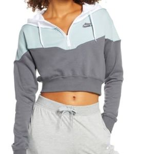 Nike
Heritage Half-Zip Hoodie